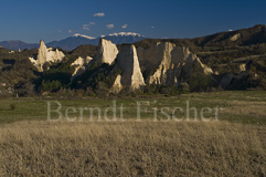 Erdpyramiden Pirin Gebirge Melnik Balkan - Zum Vergroessern klicken!