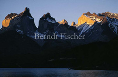 Anden Gebirge Cuernos del Paine - Zum Vergroessern klicken!
