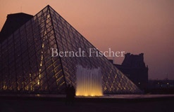 Glaspyramide Louvre - Zum Vergroessern klicken!