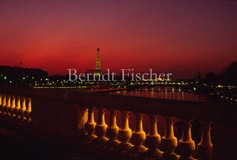 Pont de la Concorde Seine Eiffelturm - Zum Vergroessern klicken!