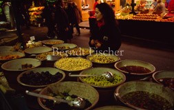 Rue Buci  St. Germain Stra�enmarkt - Zum Vergroessern klicken!