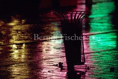 Abfallkorb regennasses Pflaster - Zum Vergroessern klicken!