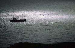 Meereskste Fischerboot Spotlicht Skye - Zum Vergroessern klicken!