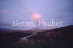 Highlands Berge einsame Strae Abendhimmel - Zum Vergroessern klicken!