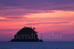 Sonnenaufgang Meer Insel - Zum Vergroessern klicken!