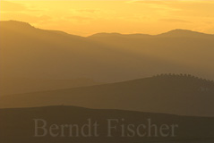 Toskana Bergketten - Zum Vergroessern klicken!